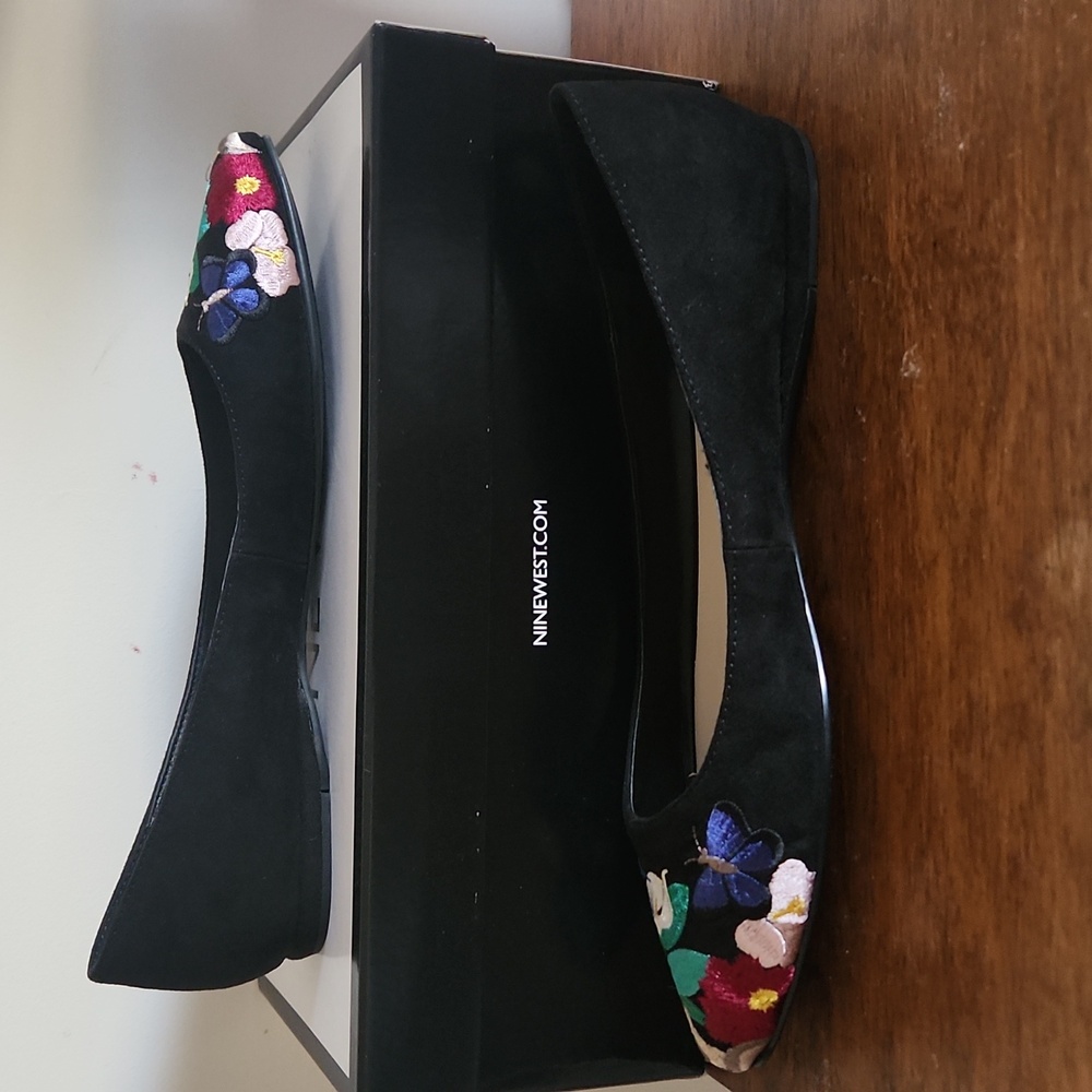 Nine West Flats - Picture 4 of 4